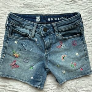 Girls Embroidered Gap Midi Jean Shorts - size 6